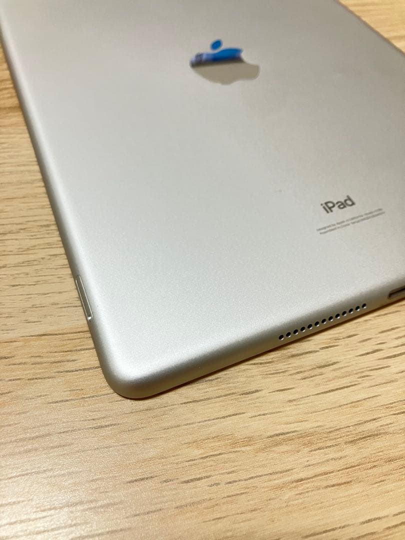バッテリ最大容量100%劣化ナシ iPad第7世代32GBWiFiセルラードコモ