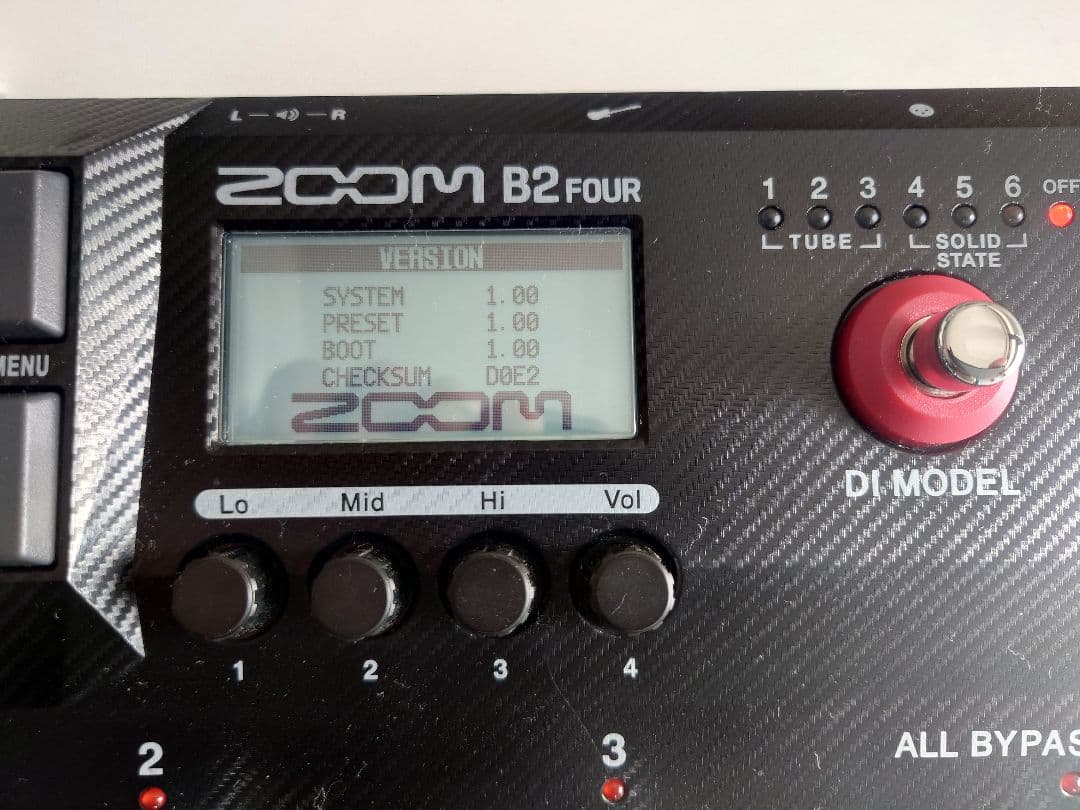 ZOOM B2 FOUR 新同品 ベースマルチエフェクター