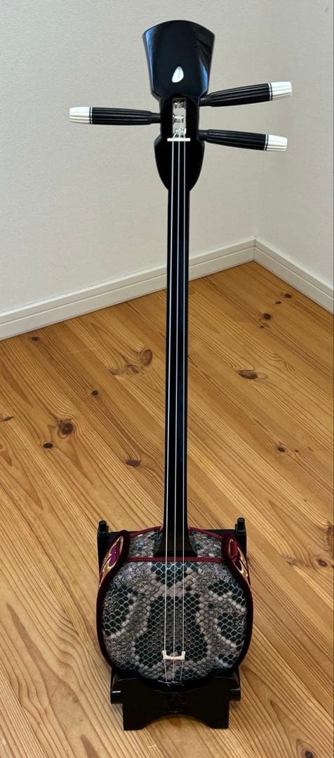 【超美品】ペグカラクイ三線　人工皮
