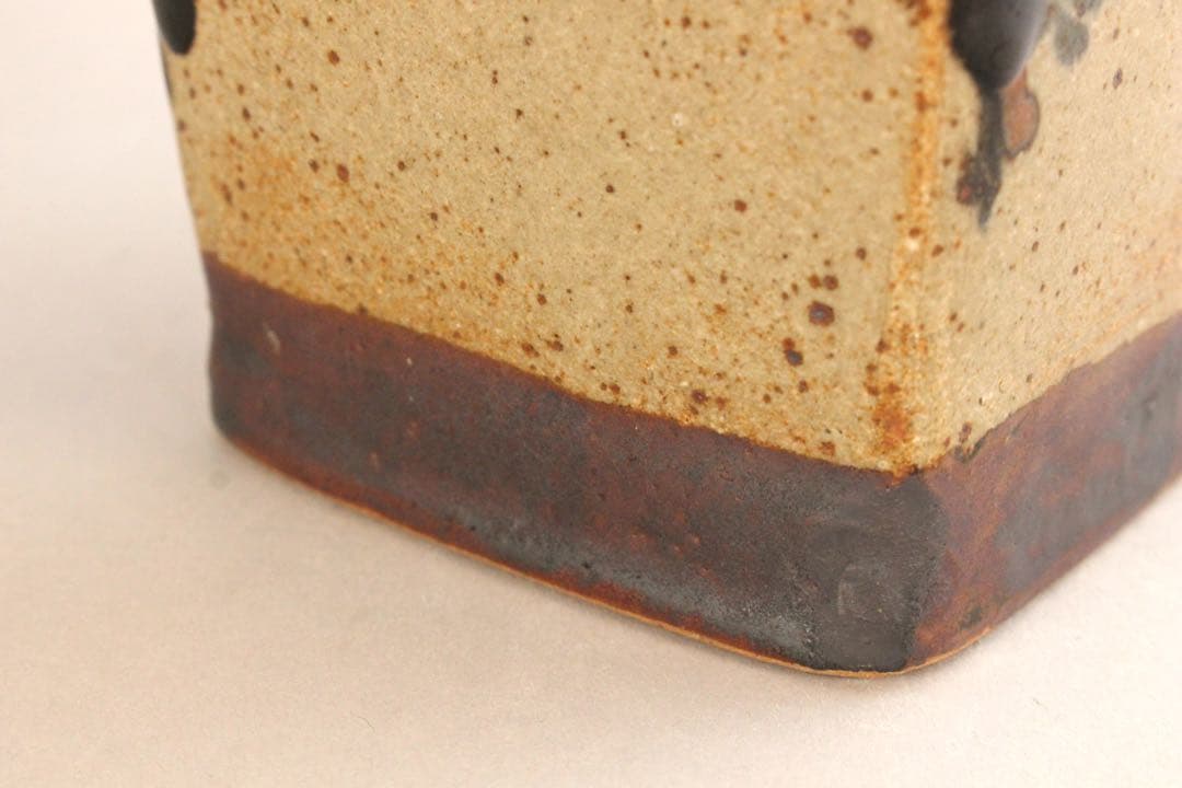 No4439 益子焼　佐久間賢司 造　鉄砂花瓶　高さ21.7cm 共箱　送料無料