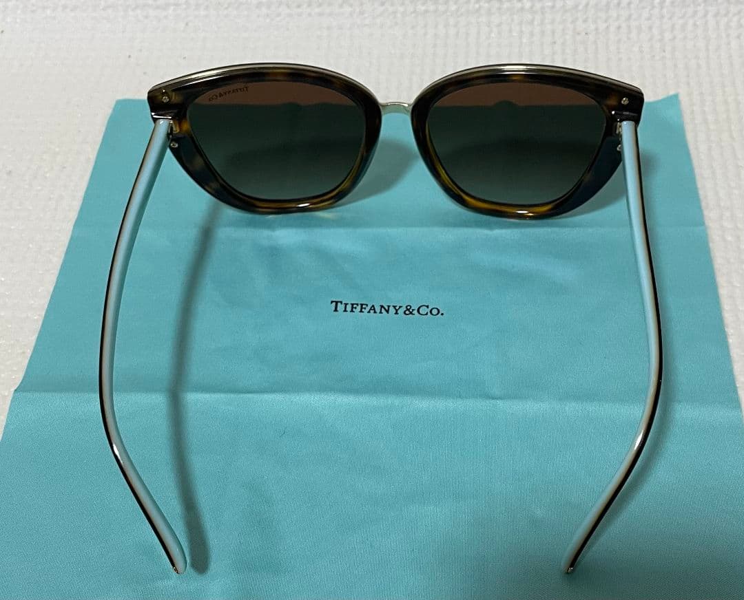 Tiffany & Co. ブラウンキャットアイサングラス