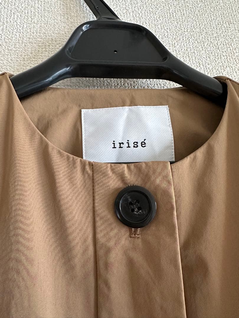 irisé イリゼ ノーカラーコート キャメル M ギャザー トレンチコート