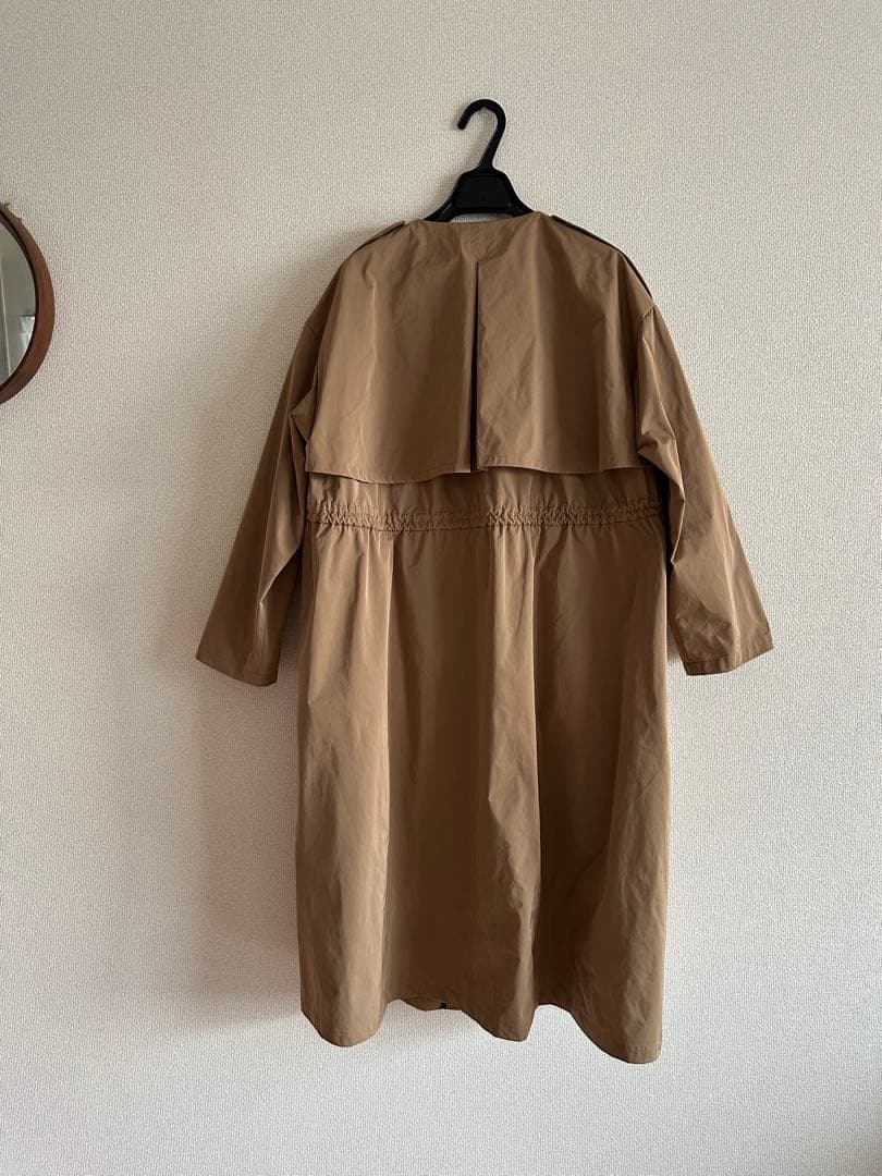 irisé イリゼ ノーカラーコート キャメル M ギャザー トレンチコート
