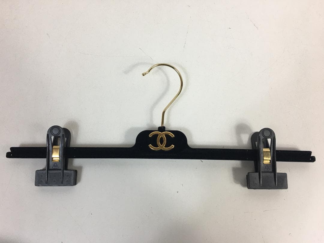 ☆CHANEL ハンガー 7本セット 黒 ベロア生地 CCロゴ シャネル