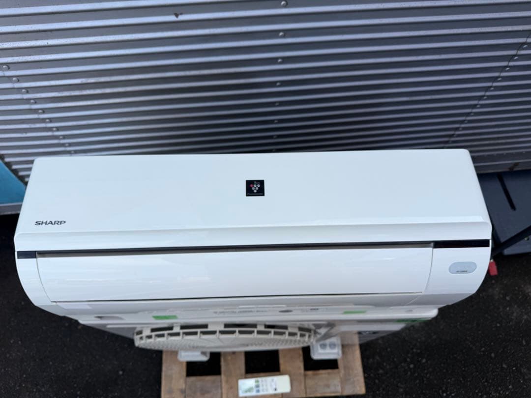 主に18畳　エアコン　カバー爪割れ　シャープ　2018年　AY-G56H2-W