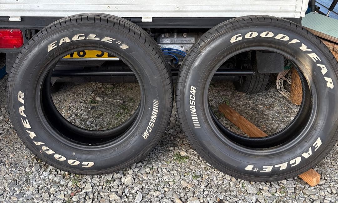 GOODYEAR EAGLE ータイヤ 16インチ、2本、ハイエースに使用