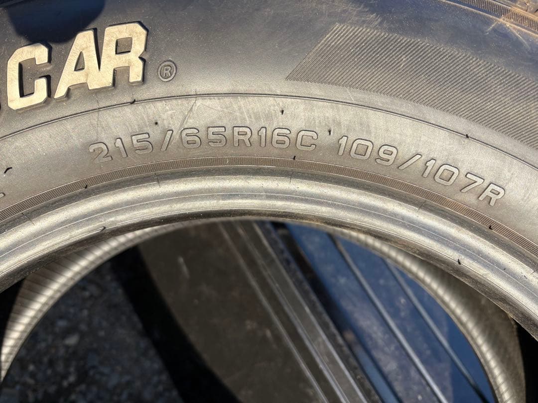 GOODYEAR EAGLE ータイヤ 16インチ、2本、ハイエースに使用
