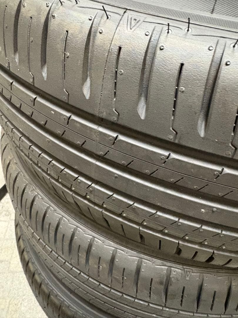 新車外し ダンロップ　タイヤ　4本セット