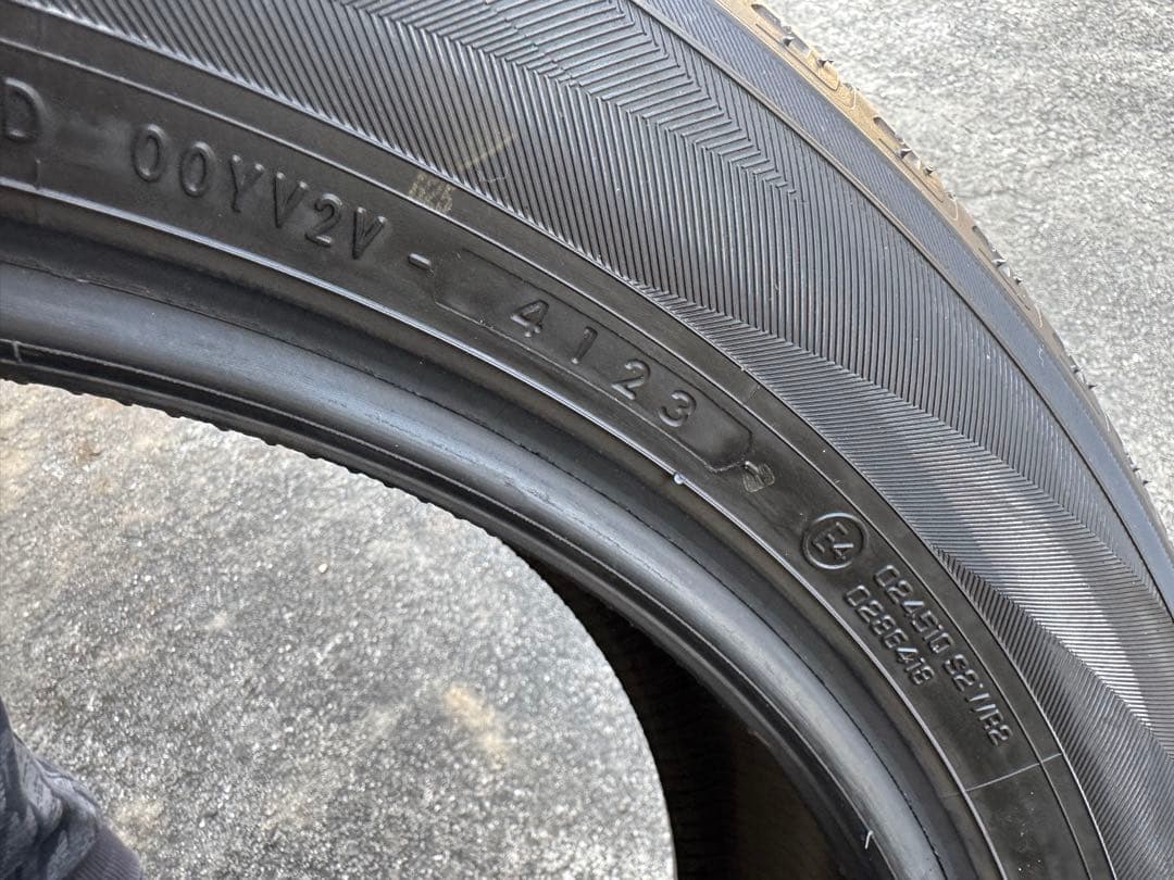 デリカ純正タイヤ【225/55R18】