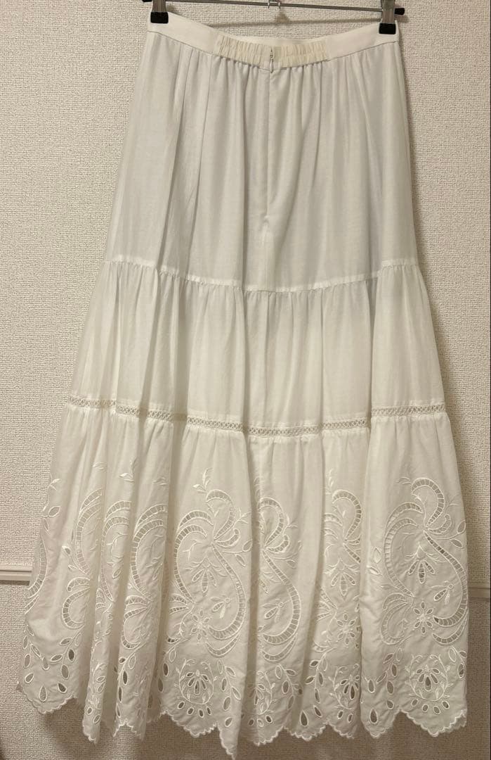 ジャスグリッティー 刺繍ロングスカート