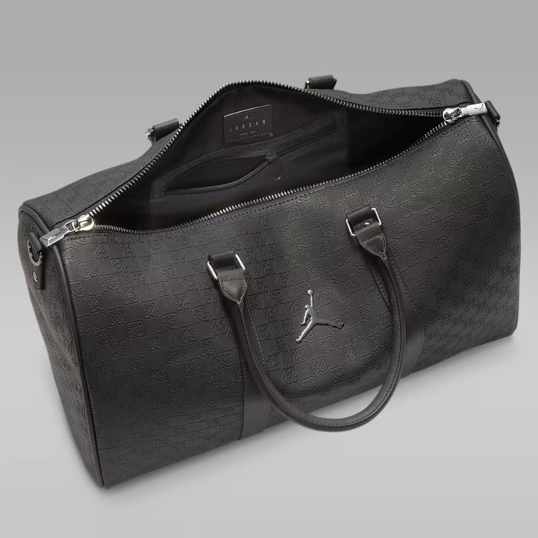 【極美品】完売品 希少色 ジョーダン モノグラム ダッフルバッグ 25L
