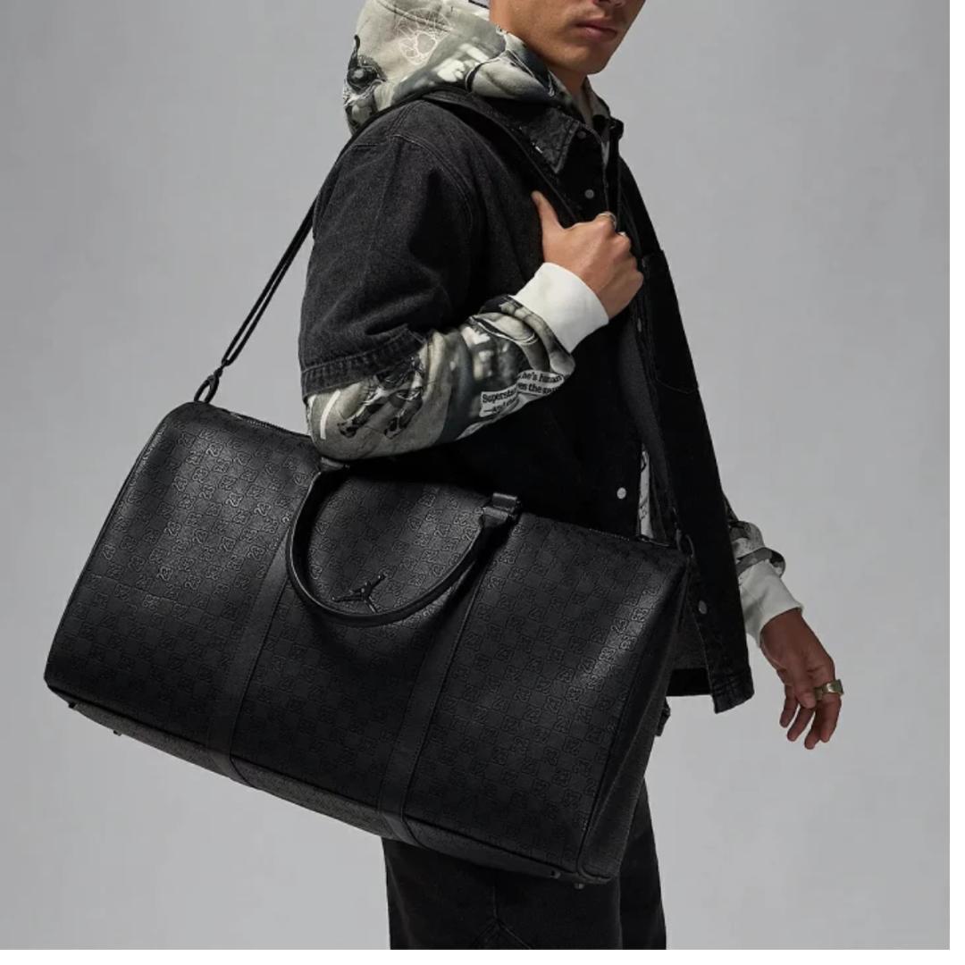 【極美品】完売品 希少色 ジョーダン モノグラム ダッフルバッグ 25L
