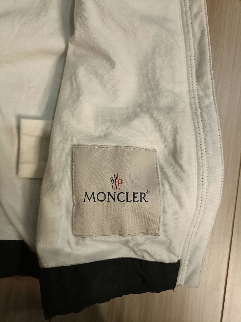 MONCLER 黒 フード付きアウターネイビー幼児
