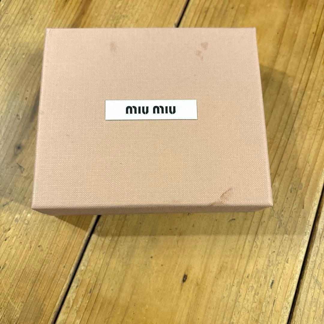 新品【ミュウミュウ　miu miu】ブラウン 三つ折り財布 カードポケット付き