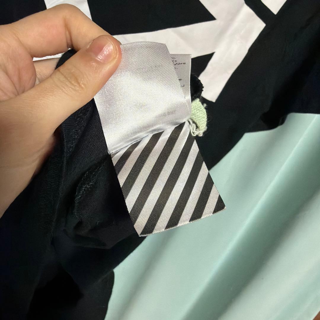 オフホワイト Tシャツ