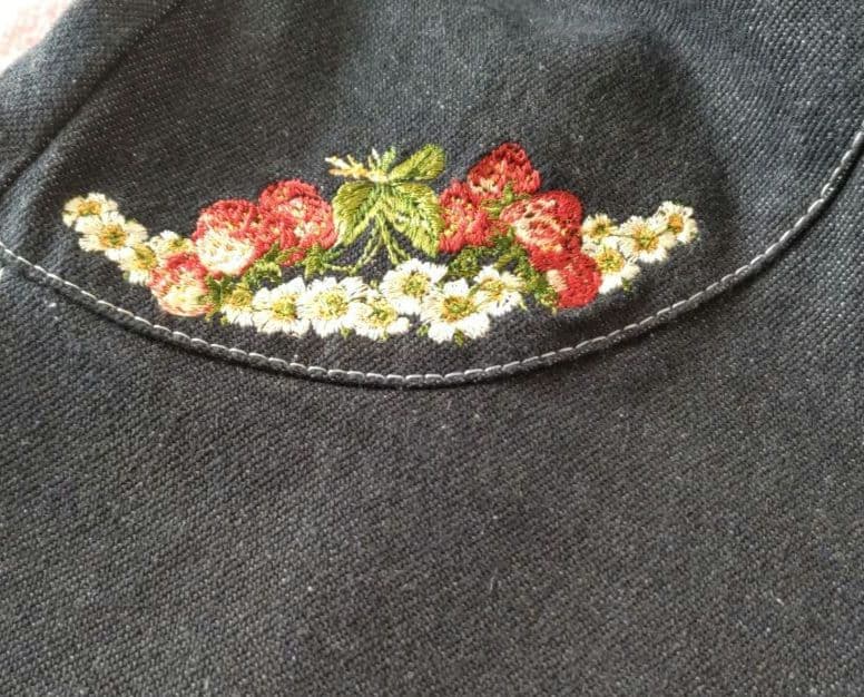 最終価格❗ピンクハウス❤️苺刺繍とピコフリルが素敵なデニムスカート超美品