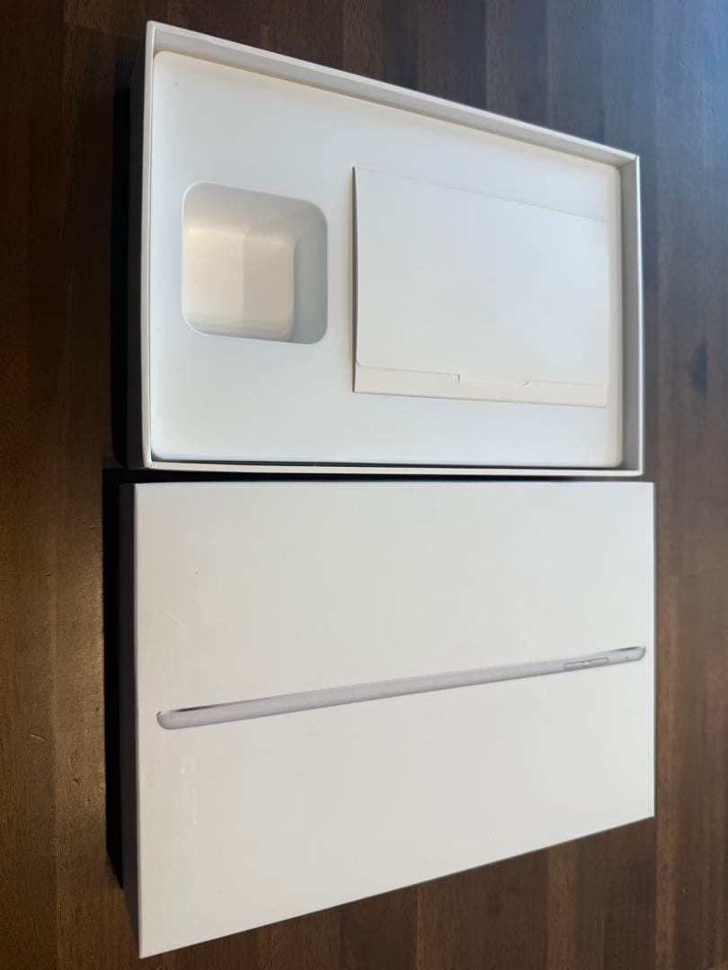 Apple iPad mini4シルバー 本体とアクセサリー等
