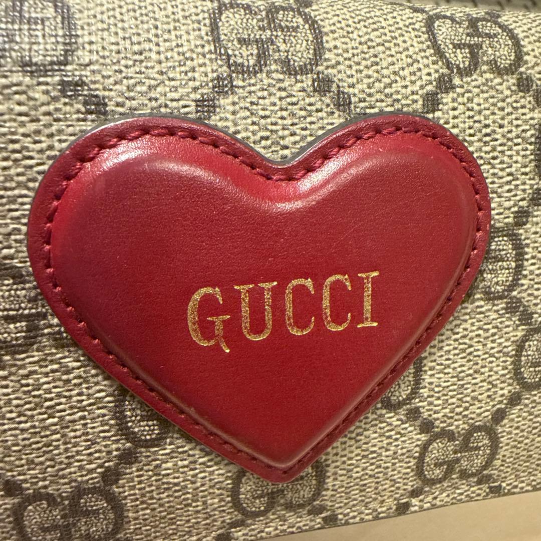 美品　GUCCI ハート型ロゴ 折り財布　箱付き