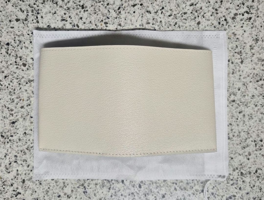 【金子綾さん愛用】MOLINI Compact Wallet Off White