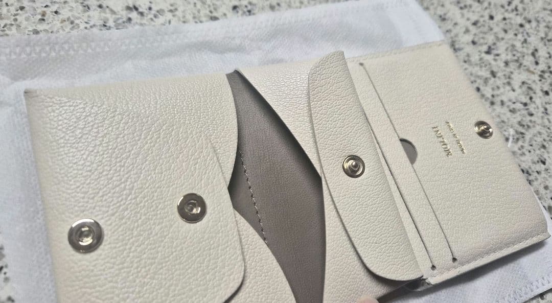 【金子綾さん愛用】MOLINI Compact Wallet Off White
