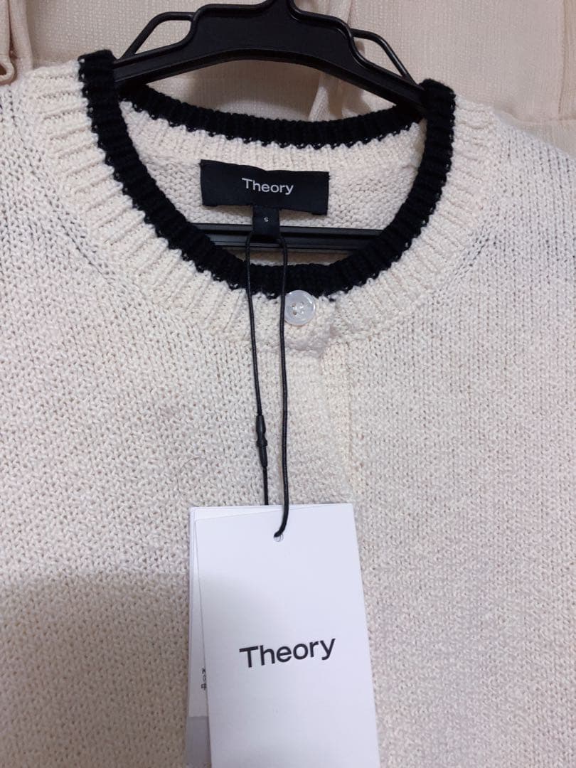 Theory セオリー タグ付きカーディガン