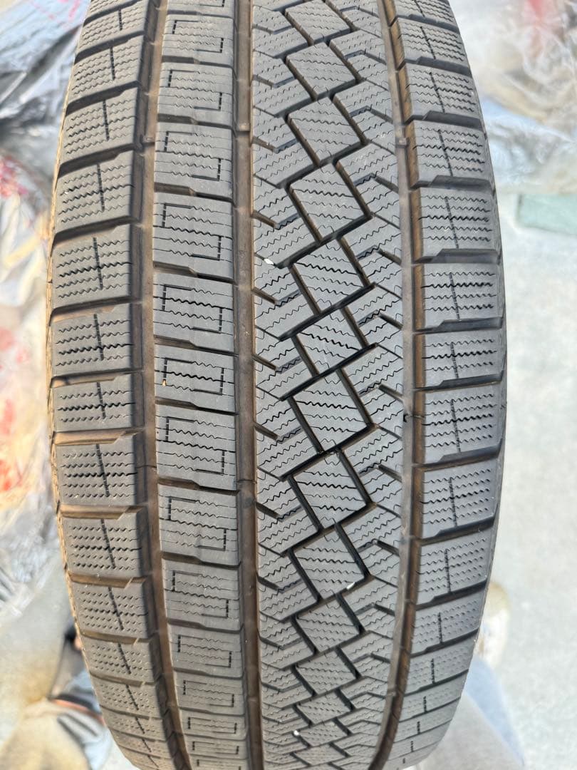 ピレリ ICE ZERO 225/60R17 アルファード 送料込