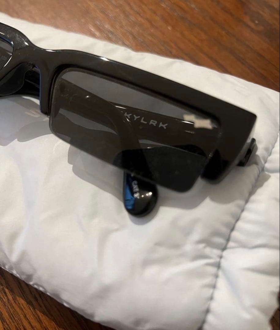 SKYLRK ブラックサングラス 専用ケース付き