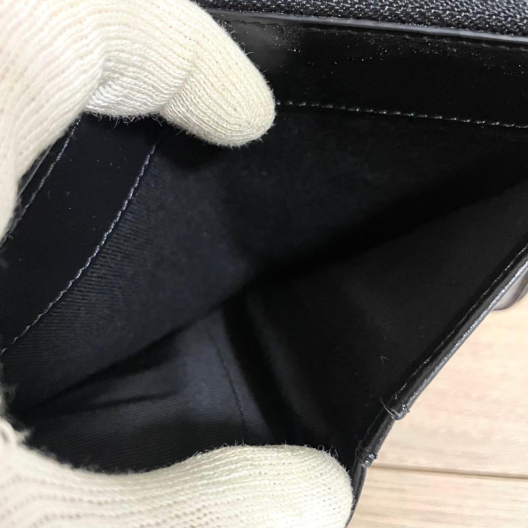 未使用級/アミパリス　二つ折り財布　コンパクト　ハートロゴ　ブラック　レザー