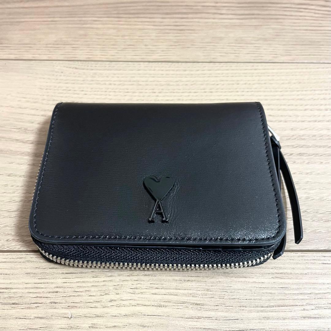 未使用級/アミパリス　二つ折り財布　コンパクト　ハートロゴ　ブラック　レザー