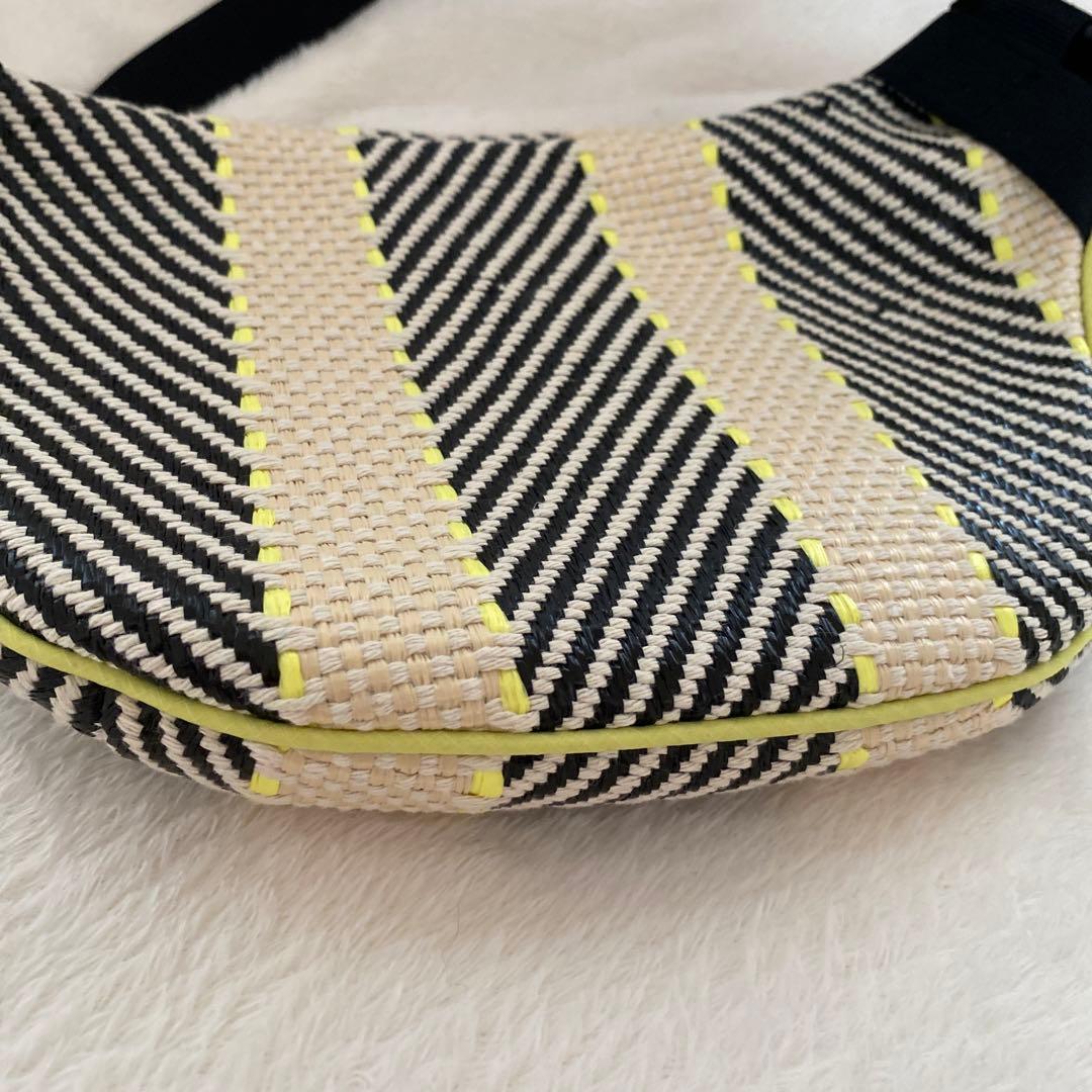 美品⭐️UGG ストライプ ボディバッグ