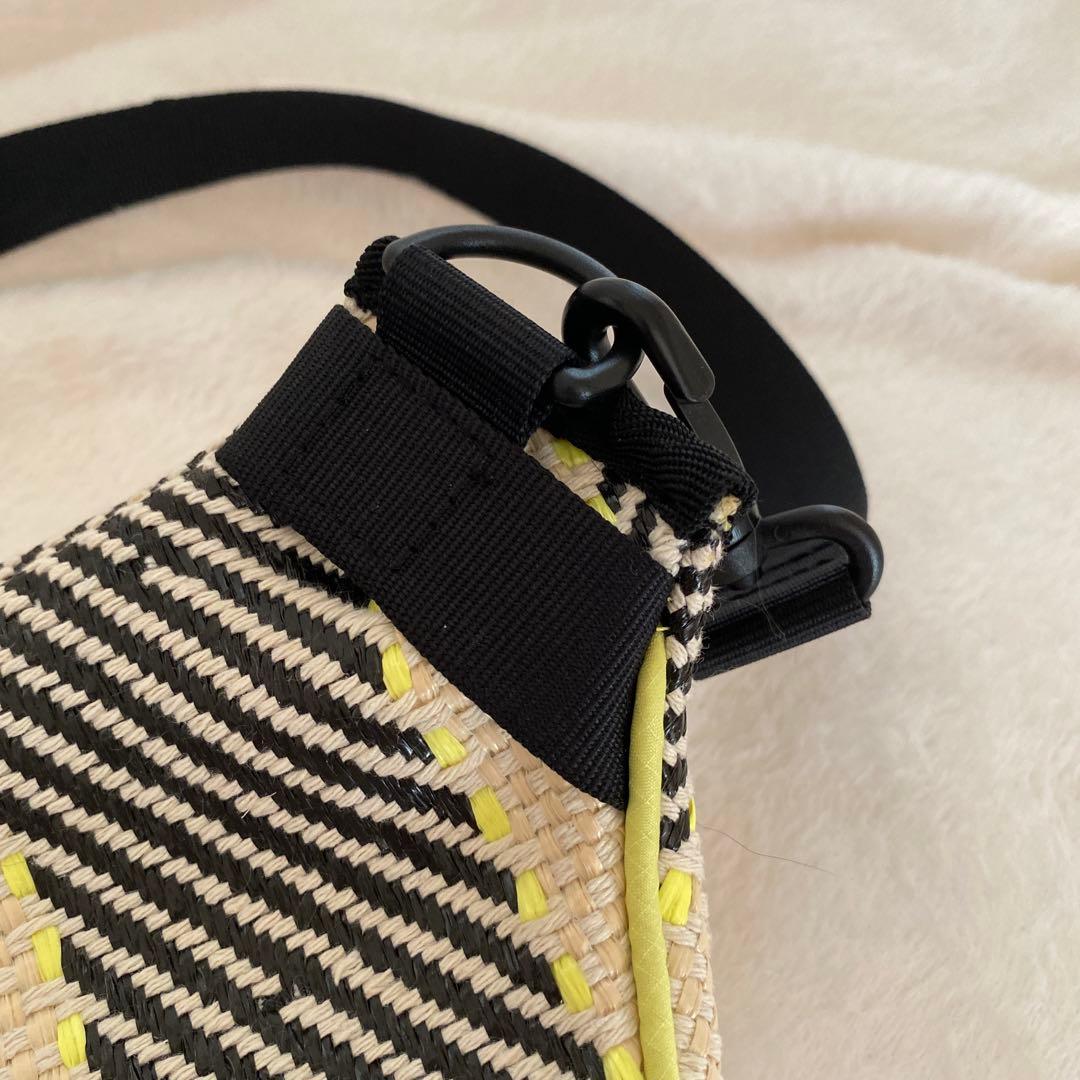 美品⭐️UGG ストライプ ボディバッグ