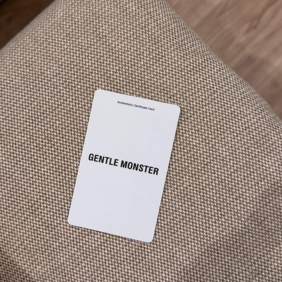 GENTLE MONSTER サングラス MOMATI-01（OR）ケース付き