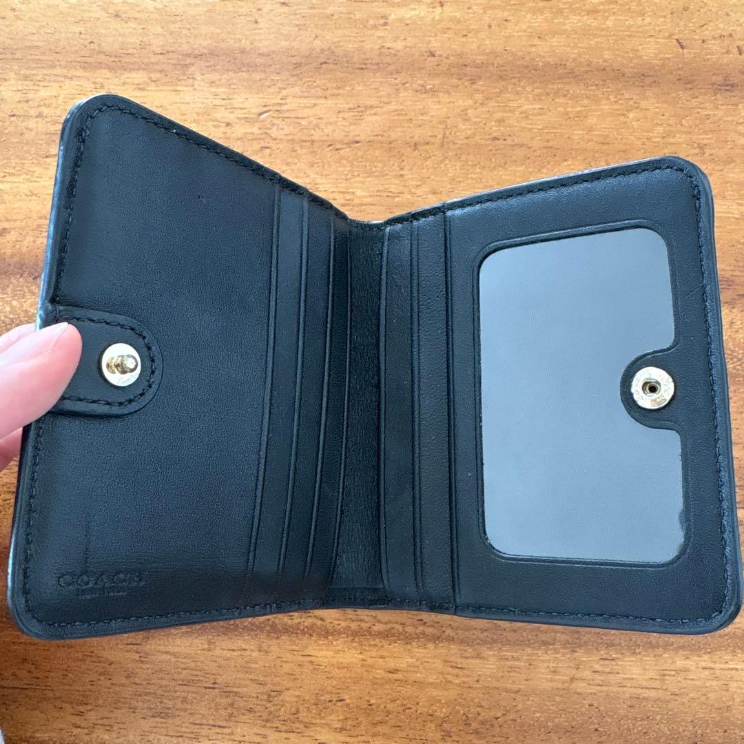 新品　COACH 二つ折り財布 ブラック レザー レディースシンプル コンパクト