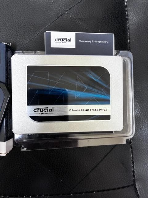 使用時間少なめcrucial MX500 1000GB 2.5インチSSD