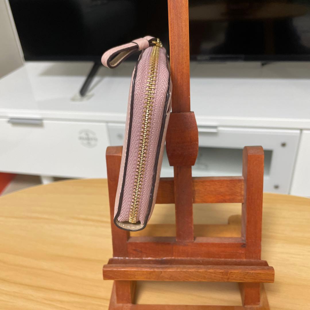 ペレボルサピンク 二つ折り財布 ゴールドファスナー