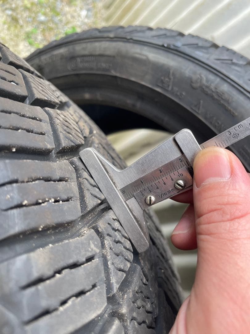 215/45R18 スタッドレスタイヤ　ミシュラン　中古2本セット