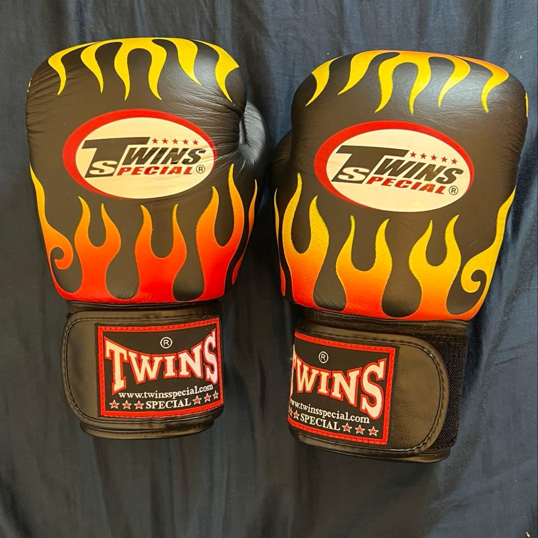 ケ*ム様 TWINS キックボクシンググローブ　フレイム柄　非売品　12OZ