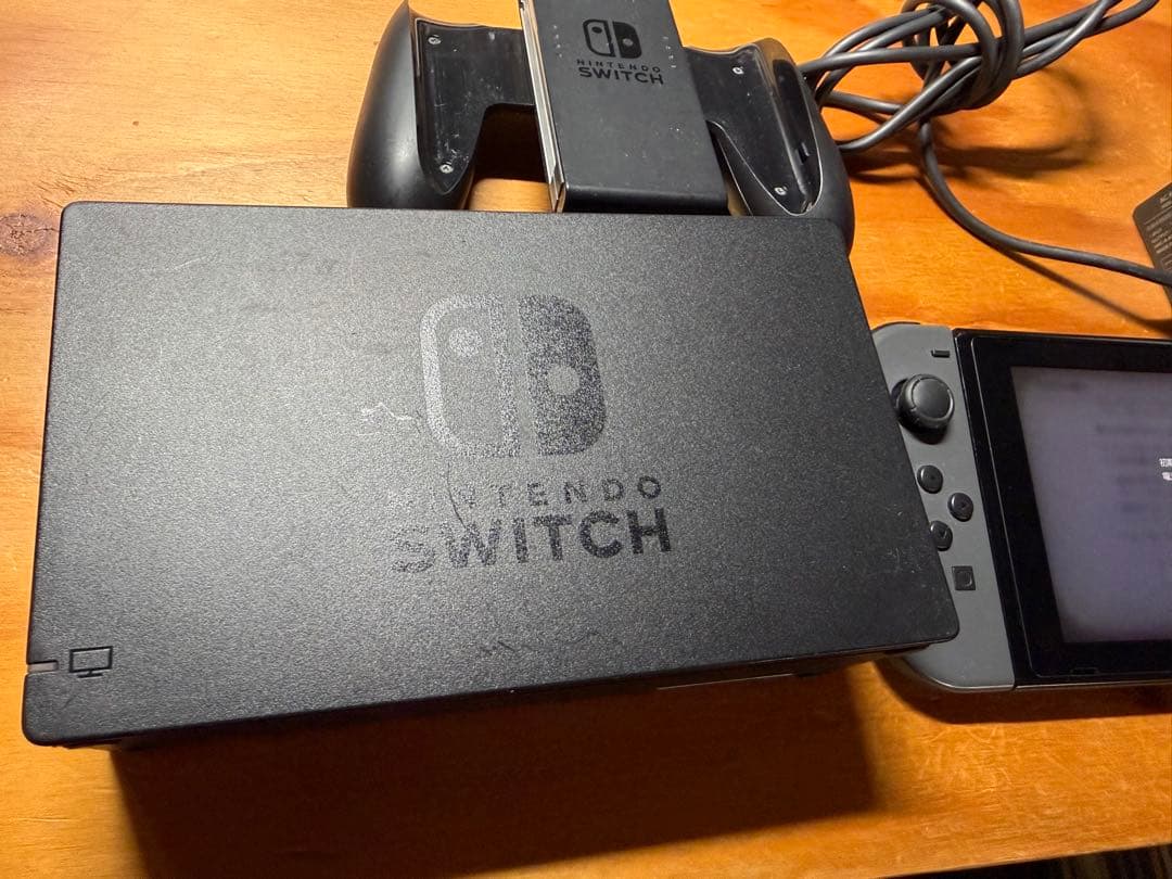 ニンテンドースイッチ本体と付属品、本体動作OK