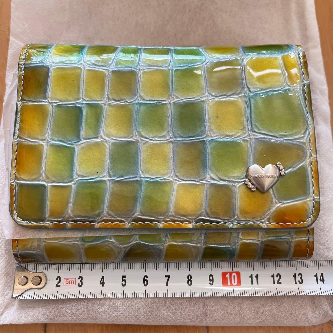新品COCCO FIOREクロコダイル風 二つ折り財布 金運イエロー系ハート
