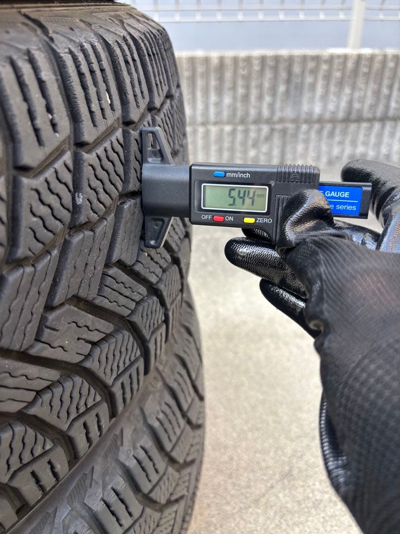 ②ミシュラン X-ICE  215/55R17 スタッドレス　２本