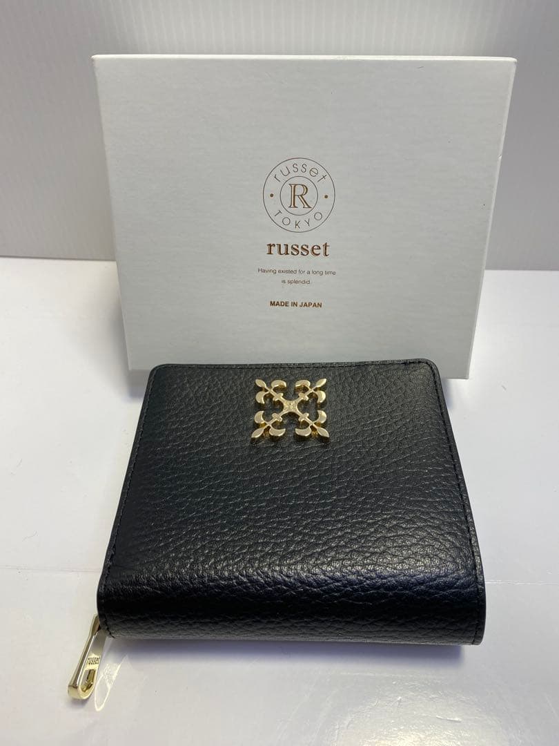 新品未使用ラシットrusset モノグラムプレート二つ折りジップハーフウォレット