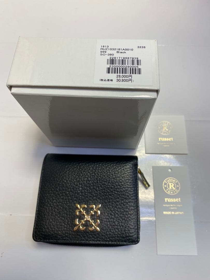 新品未使用ラシットrusset モノグラムプレート二つ折りジップハーフウォレット