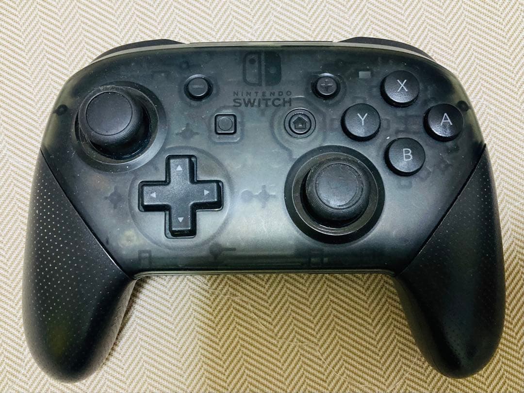 Nintendo Switch 本体 とコントローラー