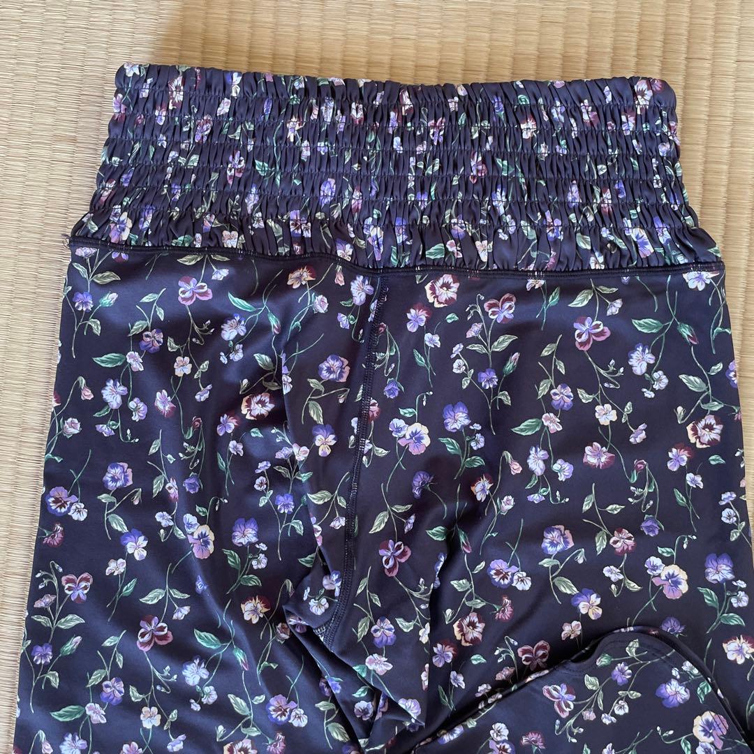 新品スカーラSUKALA 花柄レギンス LLサイズ
