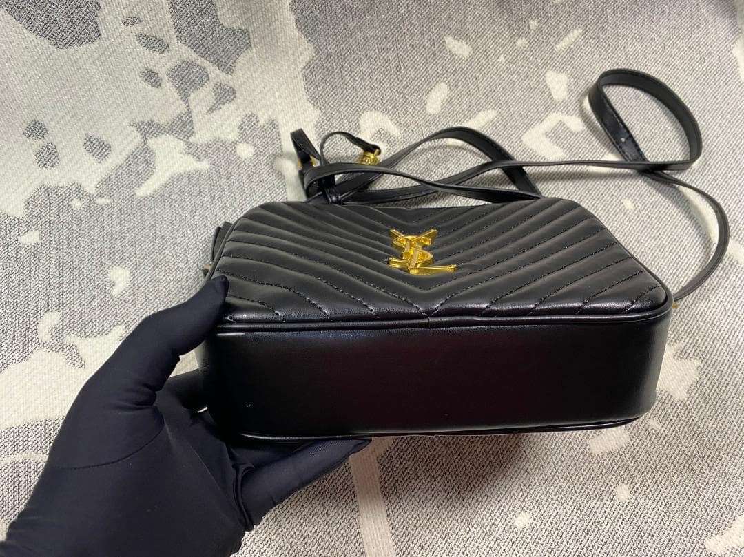 YSL 黒のショルダーバッグ