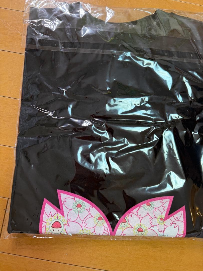 村上隆 × Kaikai Kiki フラワー サクラ Tシャツ ブラック M