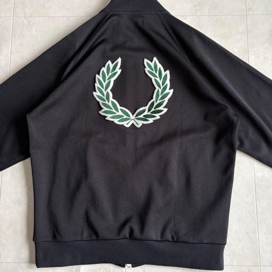 美品✨ FRED PERRY トラックジャケット 黒S 月桂樹刺繍 バックロゴ