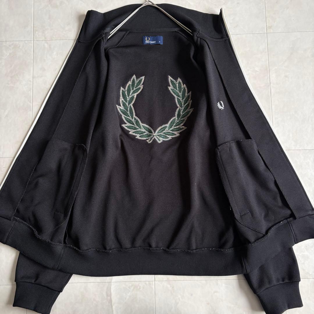 美品✨ FRED PERRY トラックジャケット 黒S 月桂樹刺繍 バックロゴ