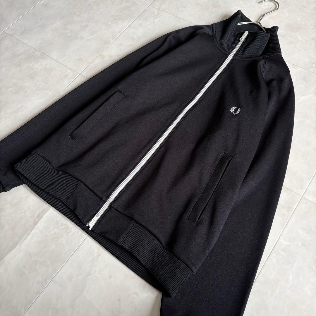 美品✨ FRED PERRY トラックジャケット 黒S 月桂樹刺繍 バックロゴ