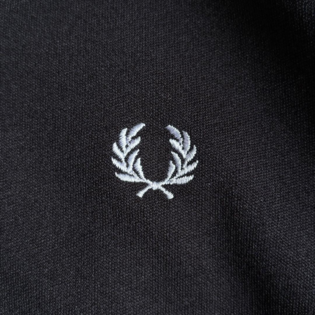 美品✨ FRED PERRY トラックジャケット 黒S 月桂樹刺繍 バックロゴ